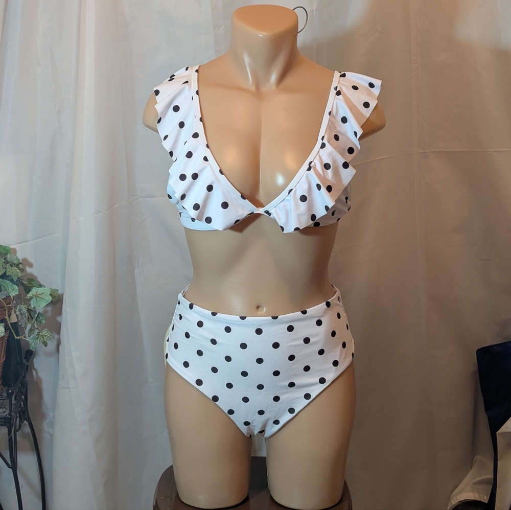 White Polka Dot Nikini Set With Sarong NWOT